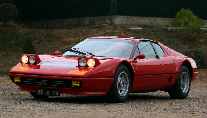 フェラーリ 512BB (1976-1981)：前身365GT4/BBに引き続き市販車最速を