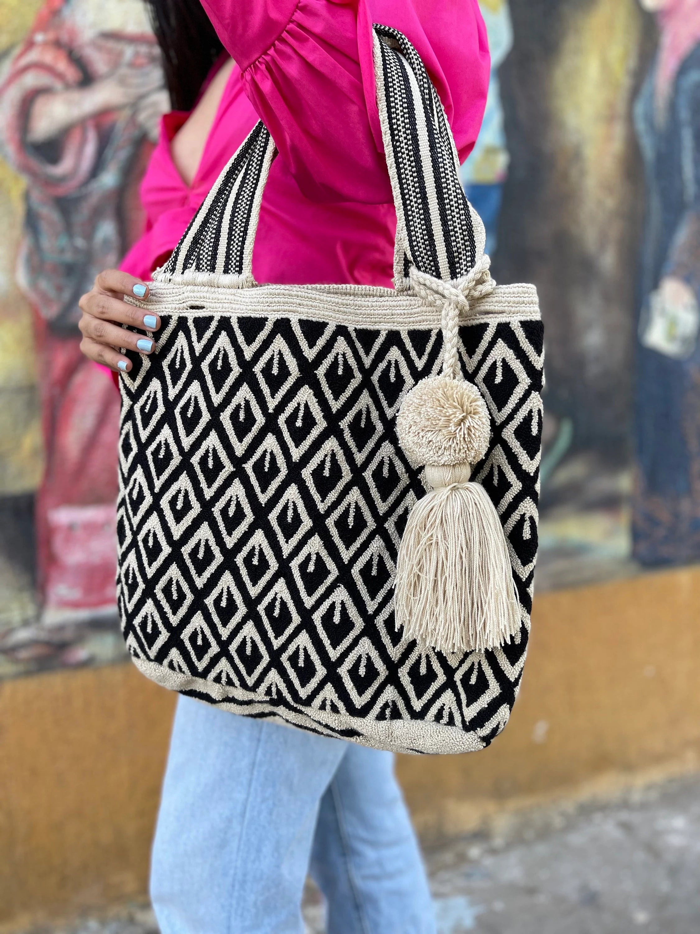 Large Wayuu Tote Bag - Black & Beige Edition – Best of Colombia