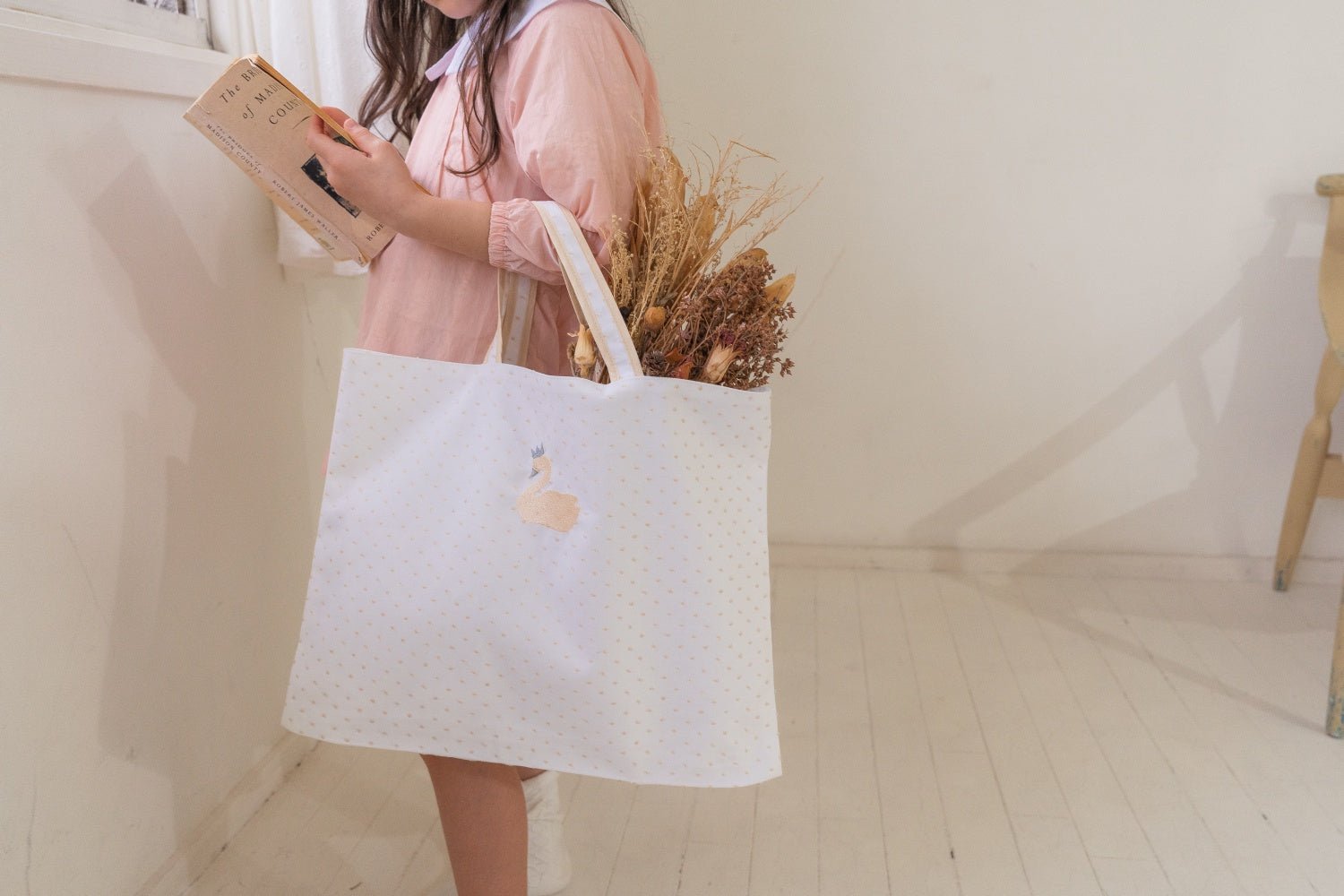 スワン刺繍のレッスンバッグ/ミルクホワイト – bojji 公式