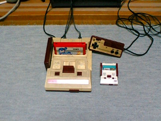 メモ帳入りファミコン型ハードケース | ファミコン都市