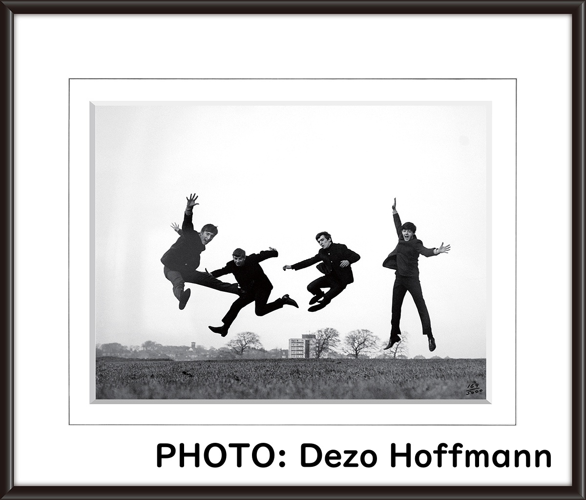ビートルズの写真と貴重な展示品で綴る「デゾ・ホフマン写真展」の開催