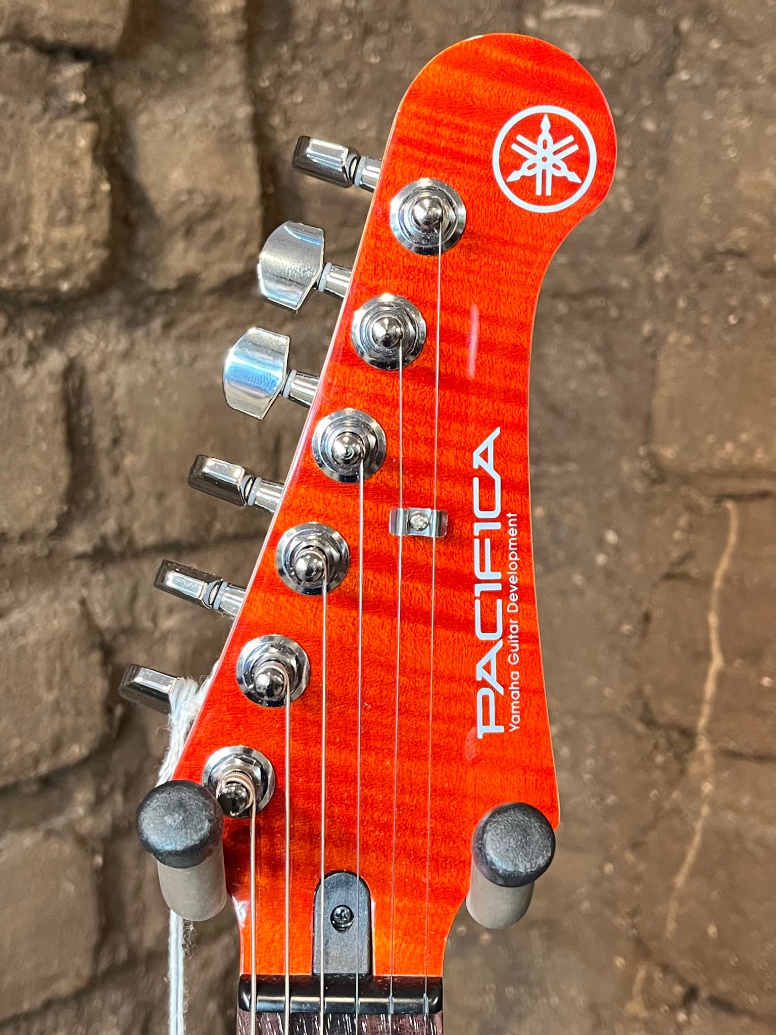 Yamaha PAC212VFM Pacifica - Carmel Brown (New)| Black Mountain