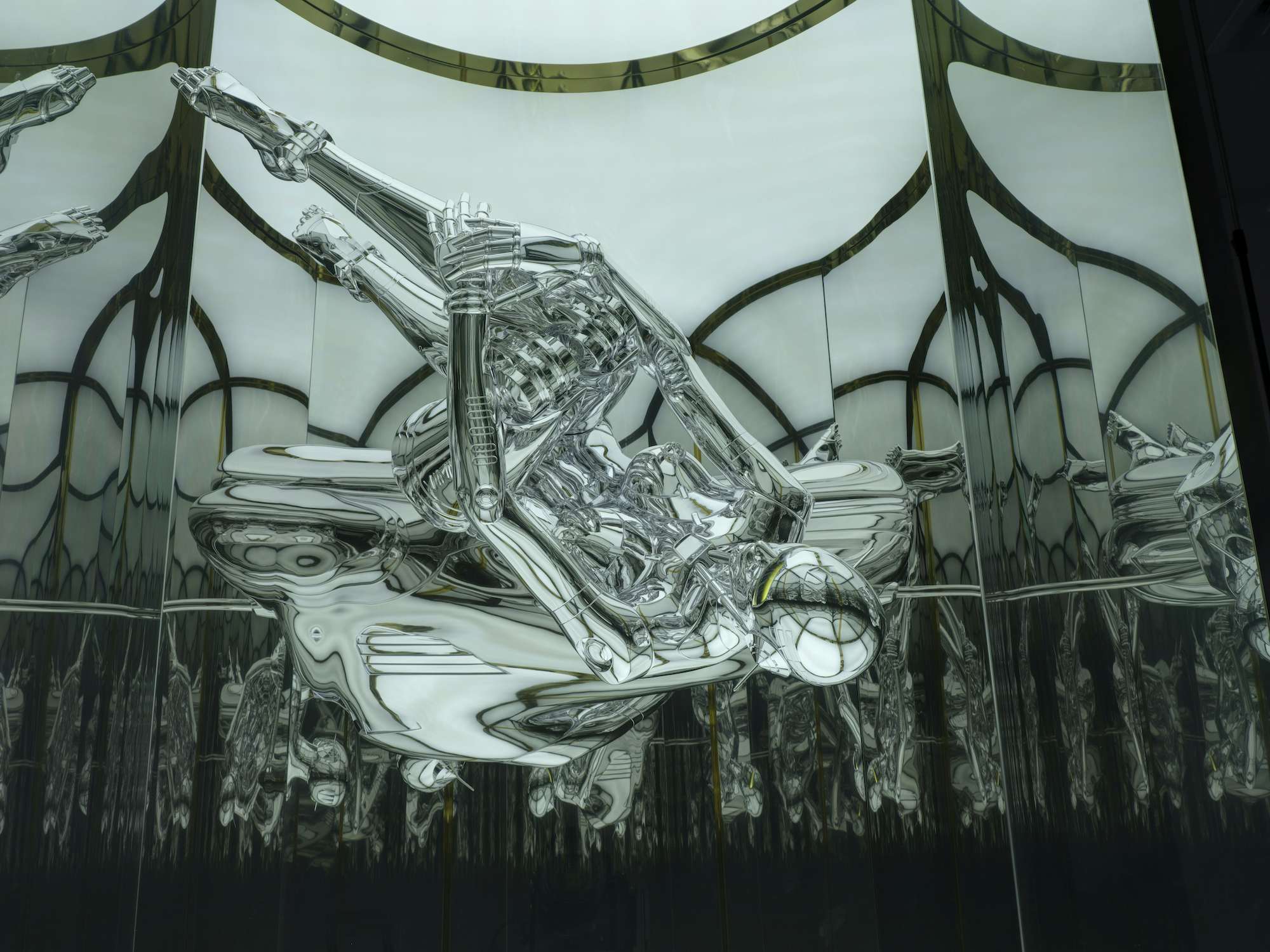 空山基の新作個展「Space Traveler」。NANZUKA UNDERGROUNDなど3会場で