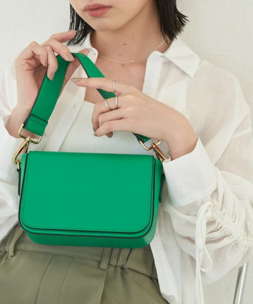 Aunt Marie's（アントマリーズ）の「フラップミニスクエアショルダー