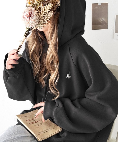 セール】シンプル大人カジュアル。ワンポイント胸刺繍裏起毛パーカー