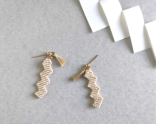 紙垂-shide -マクラメピアス 生成 ピアス（フック・チェーン） amida