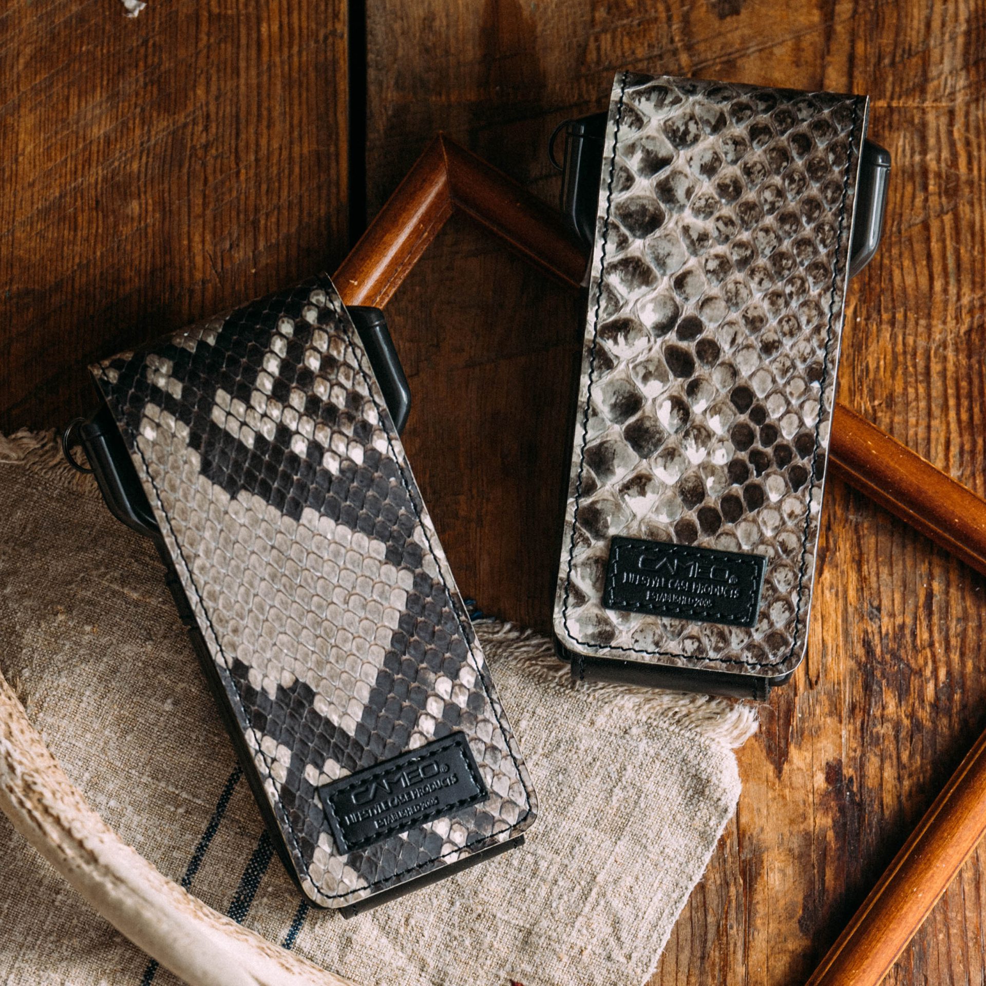 □カメオ 本革 ダーツケース SMOOTH PYTHON（スムース パイソン）発売