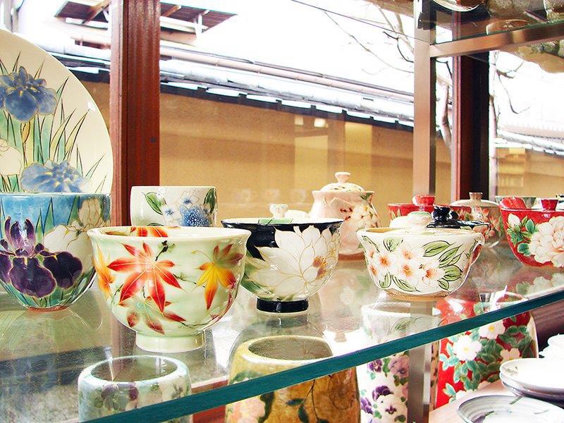 絵付け体験｜お手軽30分】京焼・清水焼の窯元で楽しめる陶芸体験！/陶