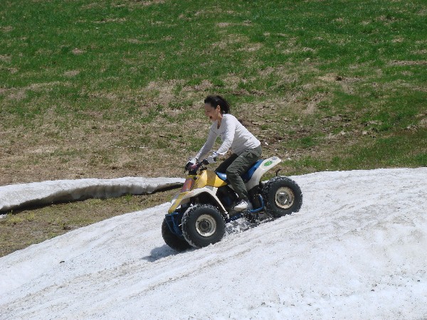 小学生からOK!〉オフロードバギー・ ほうだいぎスキー場を自由走行