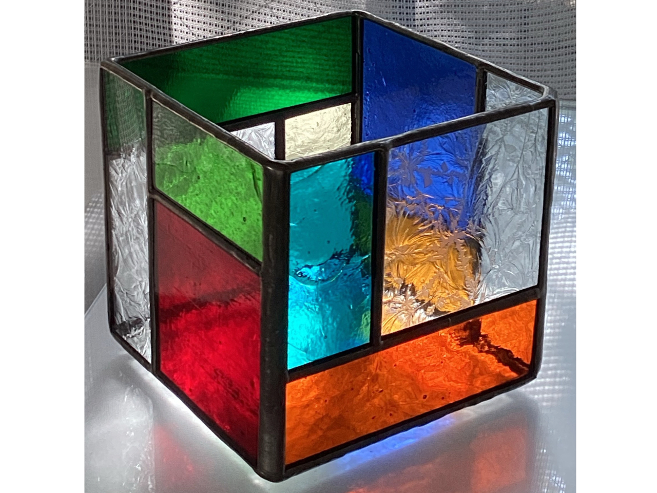 新中野×ステンドグラス】【女性・カップル限定】結晶柄と5色のガラスで