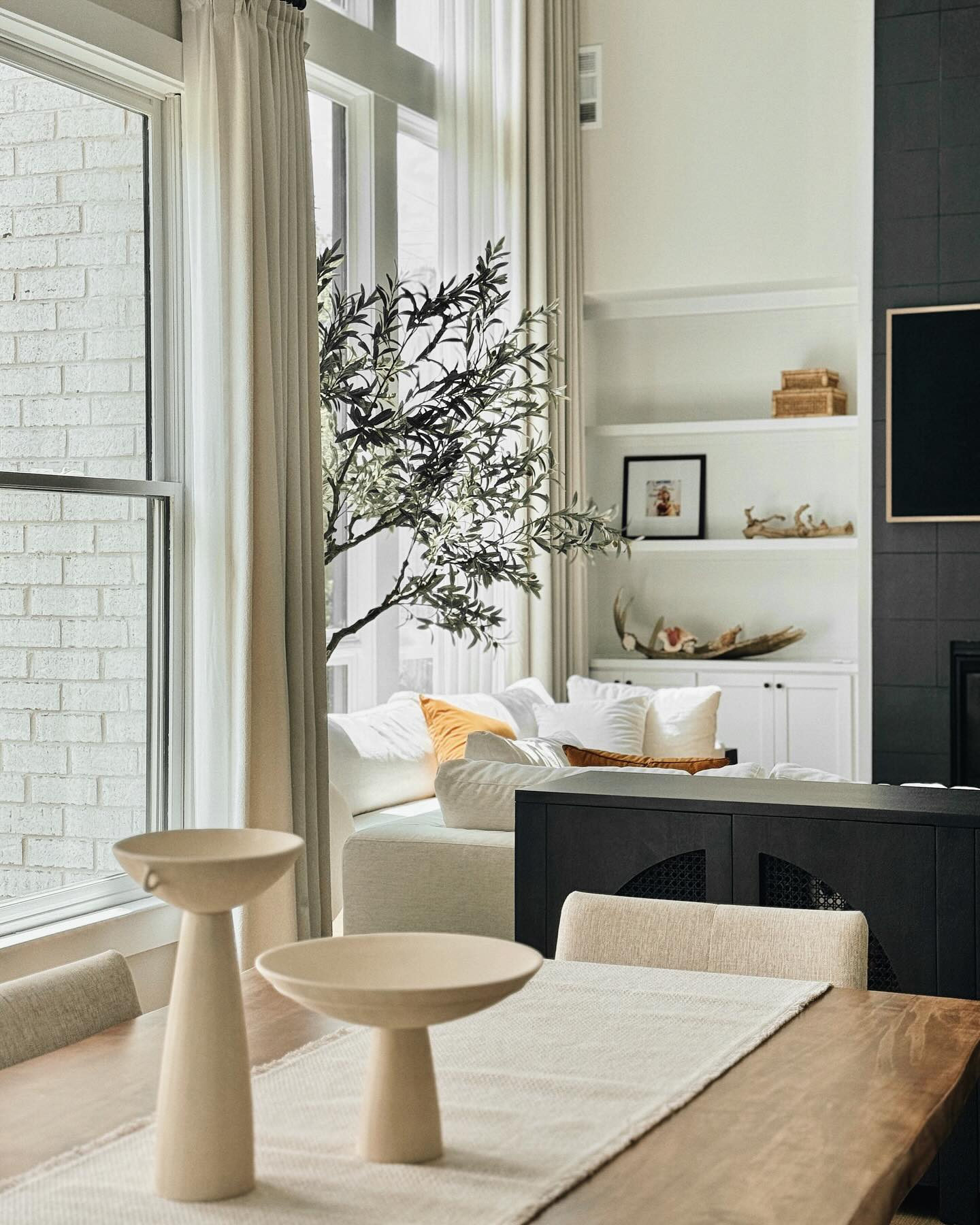 Plat Délicat Tall Pedestal Centerpiece Bowl with Taper Holder by