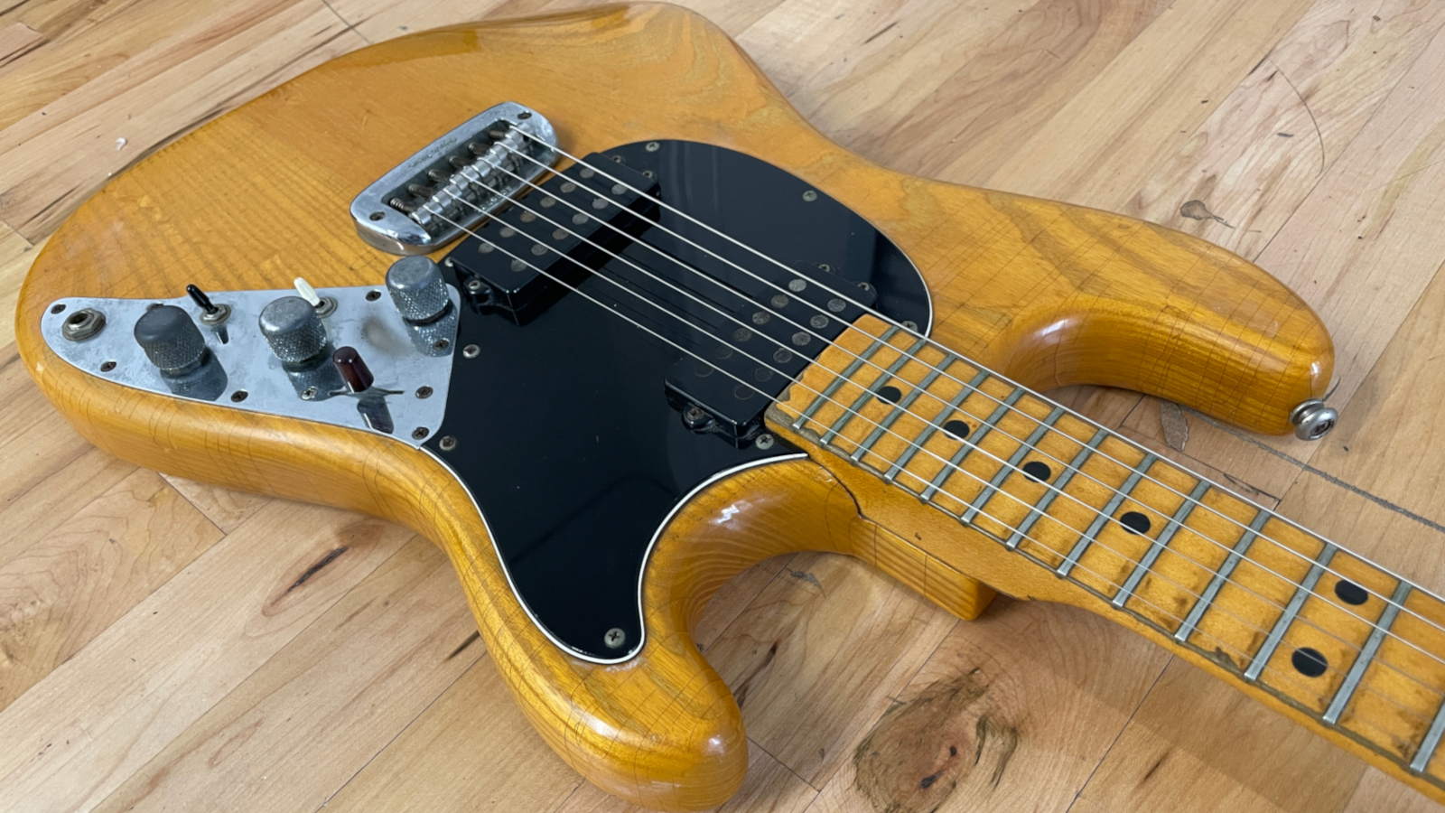 Developed by Leo Fender the Music Man Sabre I is a Sound Sculptor