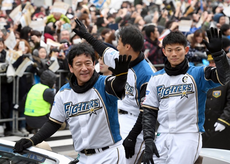 プロ野球：日本ハム優勝パレードに13万8000人 札幌 [写真特集7