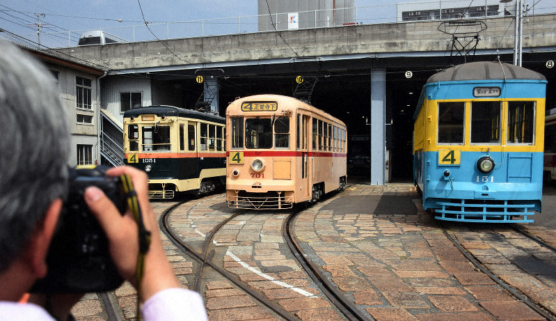 大正から昭和の路面電車3両「さよなら運行」 長崎電気軌道 [写真特集2