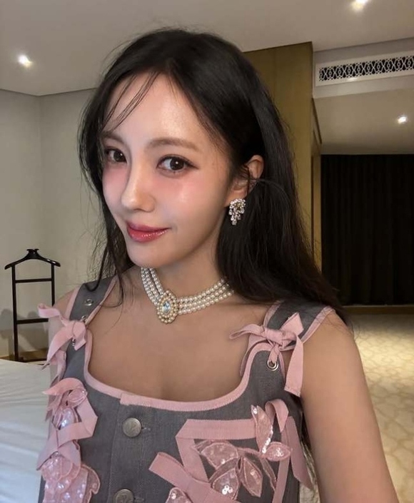 T-ARA ヒョミン、ミニスカート姿で近況を公開…美脚に視線釘付け - Kstyle