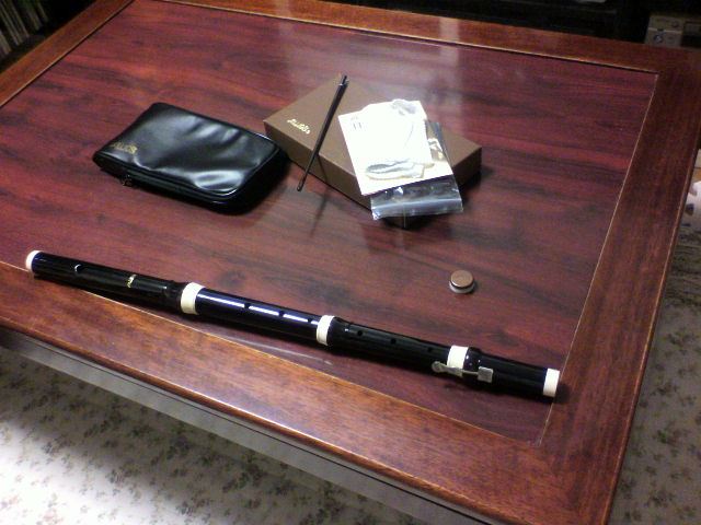 プラスチック製のフラウトトラヴェルソ（アウロスの通称プラヴェルソ