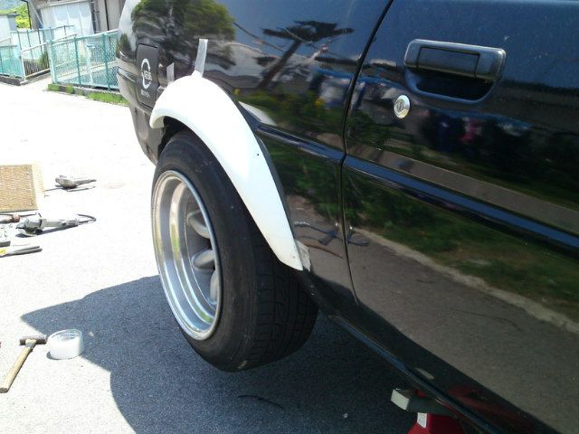 Run Freeリアオーバーフェンダー取り付け（トヨタ カローラレビン