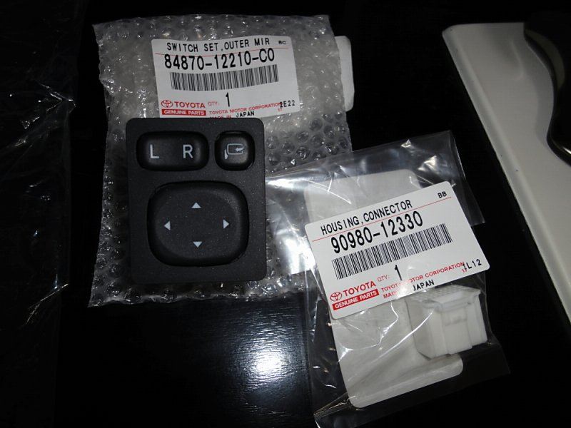 トヨタ(純正) アウターミラースイッチ(全文字・発光タイプ) のパーツ
