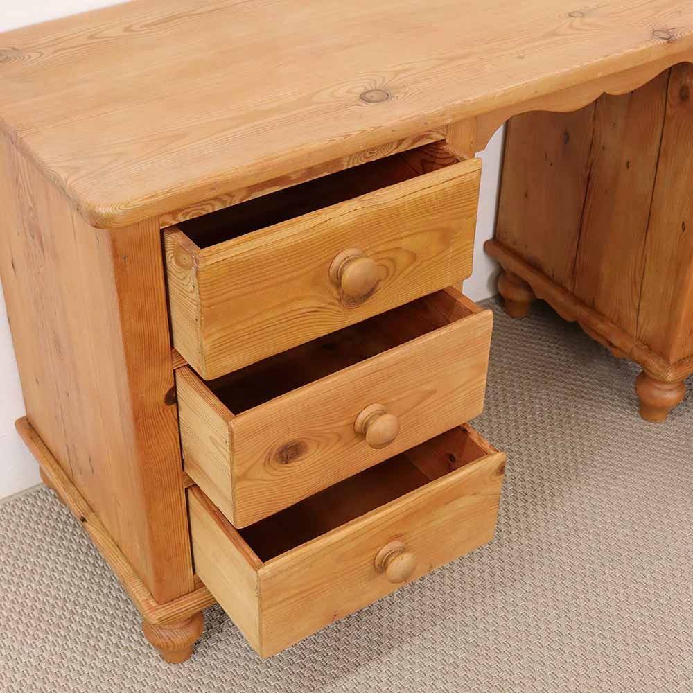 温かな作りが自慢です♪ パインデスク VC112-015 – アンティーク家具と