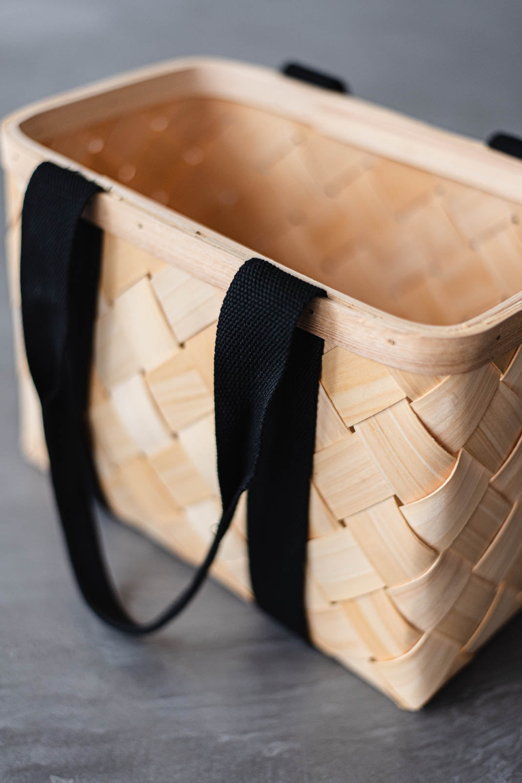 持ち歩ける収納バッグ × ナチュラルな風合い | Snokka Basket Bag