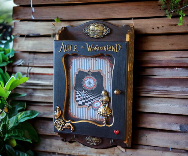 ウクライナ 不思議の国のアリス 壁掛けキー収納ボックス 名入れ