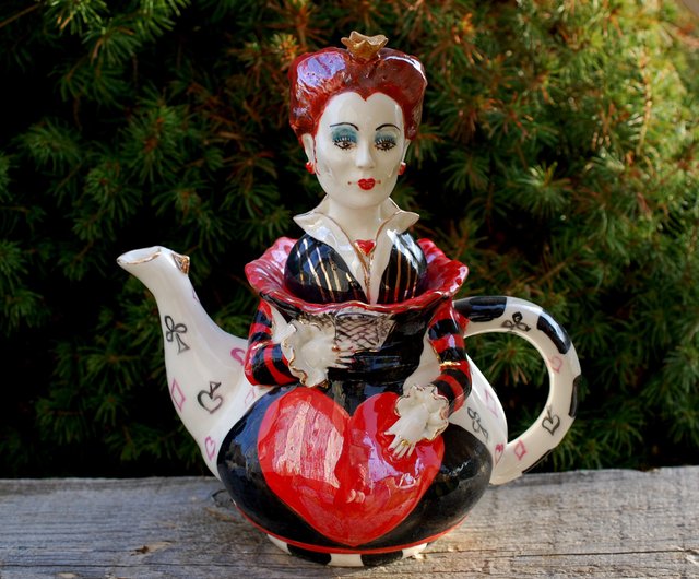 ロシア 手作りの磁器のティーポット、不思議の国のアリス、赤の女王