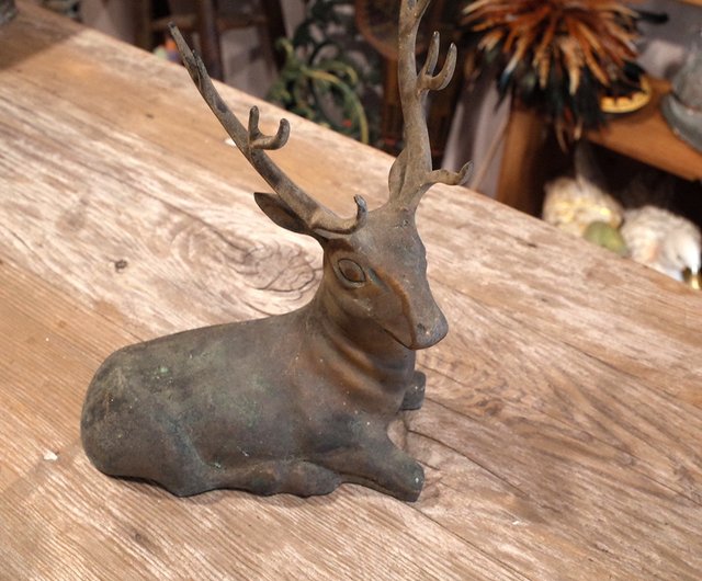 台湾 日本のヴィンテージ。純銅製の鹿の置物。ニホンジカのブロンズ