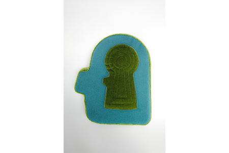 職人の手作りクッション】 ウワナベ古墳クッション 宇宙椅子 F-49