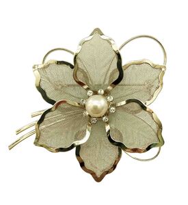 893 アコヤ真珠ブローチ お花のデザイン 花 あこや 真珠 入学式 卒業式