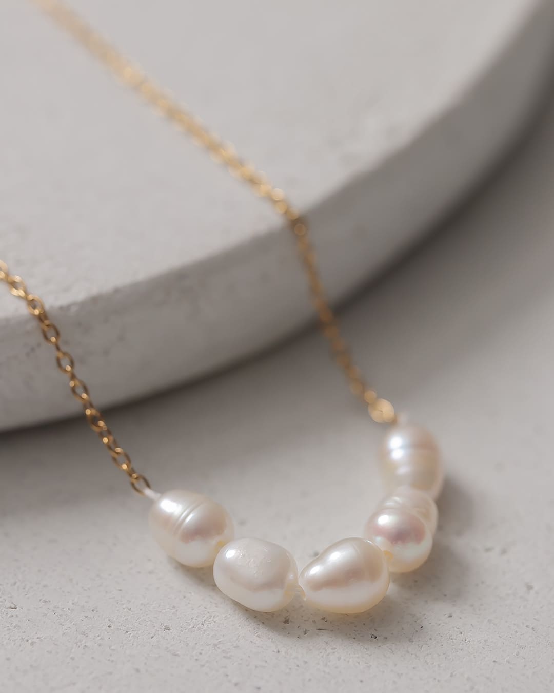 1/23(金)20:00～再入荷】【18KGP】5連淡水パールステンレスネックレス