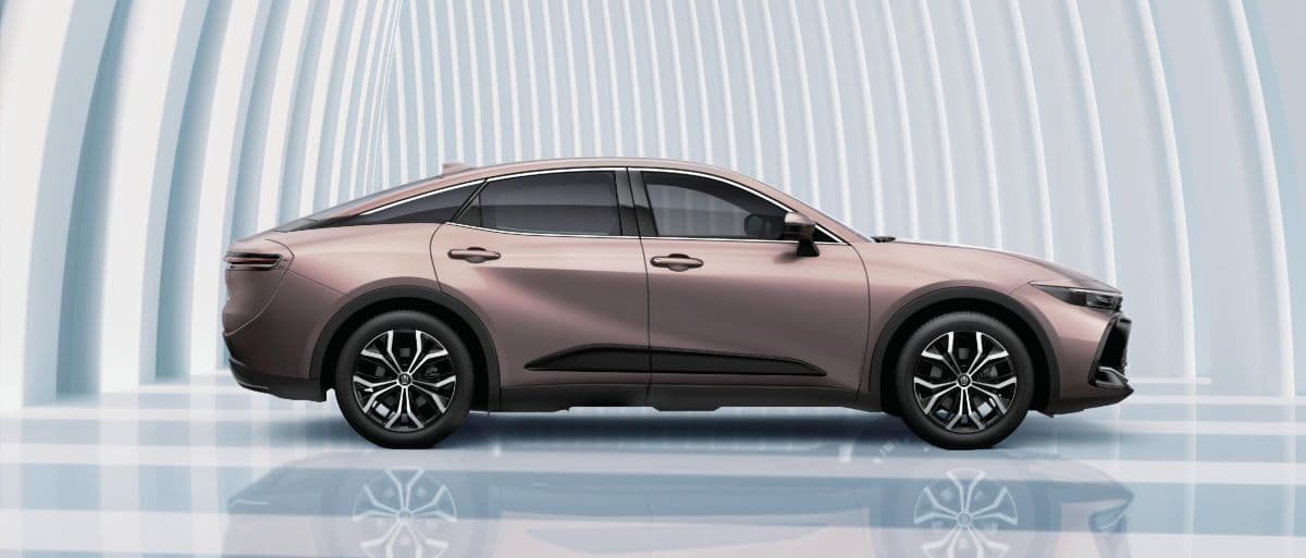 トヨタの新型クラウンクロスオーバーのデザイン・ボディカラーをご紹介