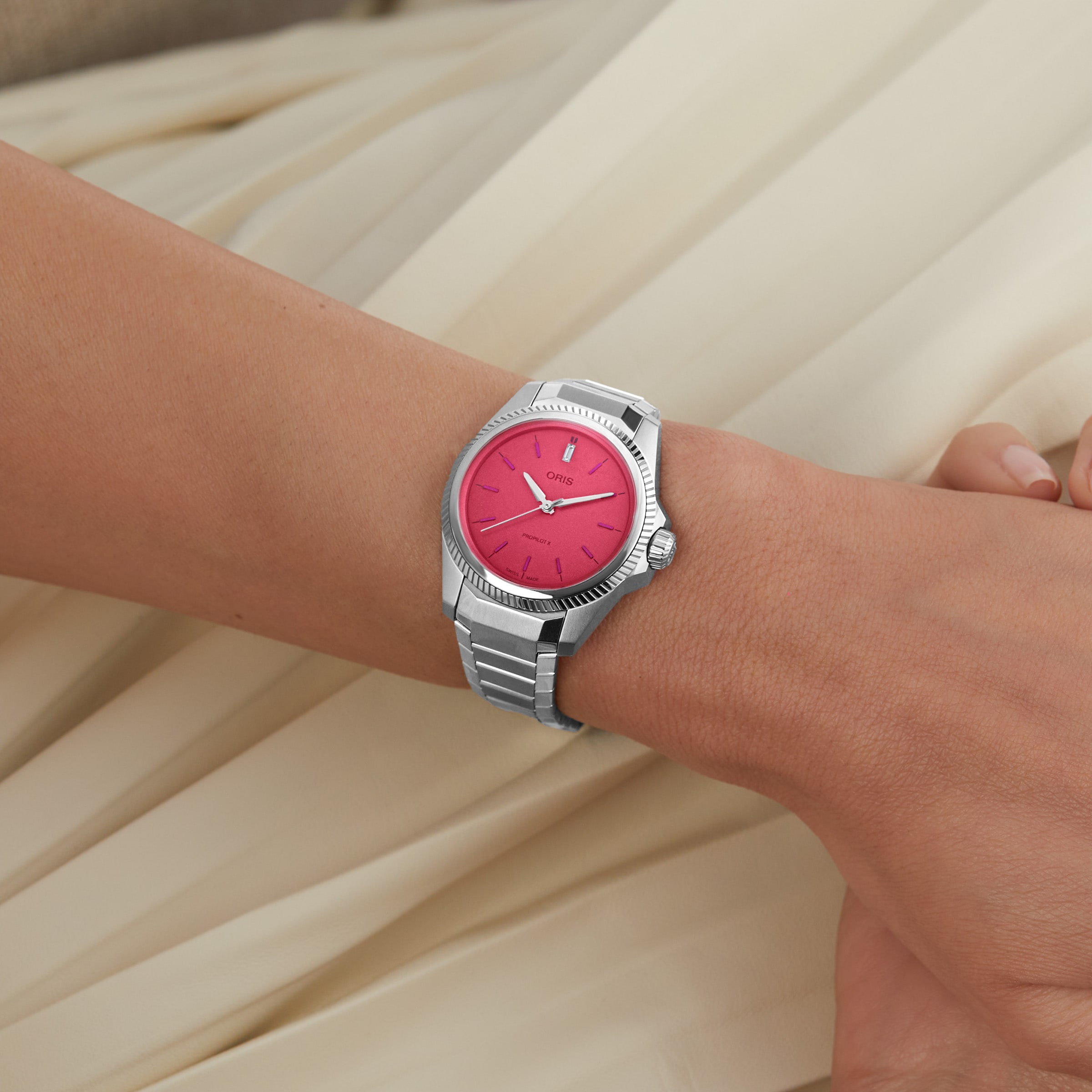 Oris Pro Pilot X 34mm Unisex Watch Miss Piggy Edition 01 531 7796