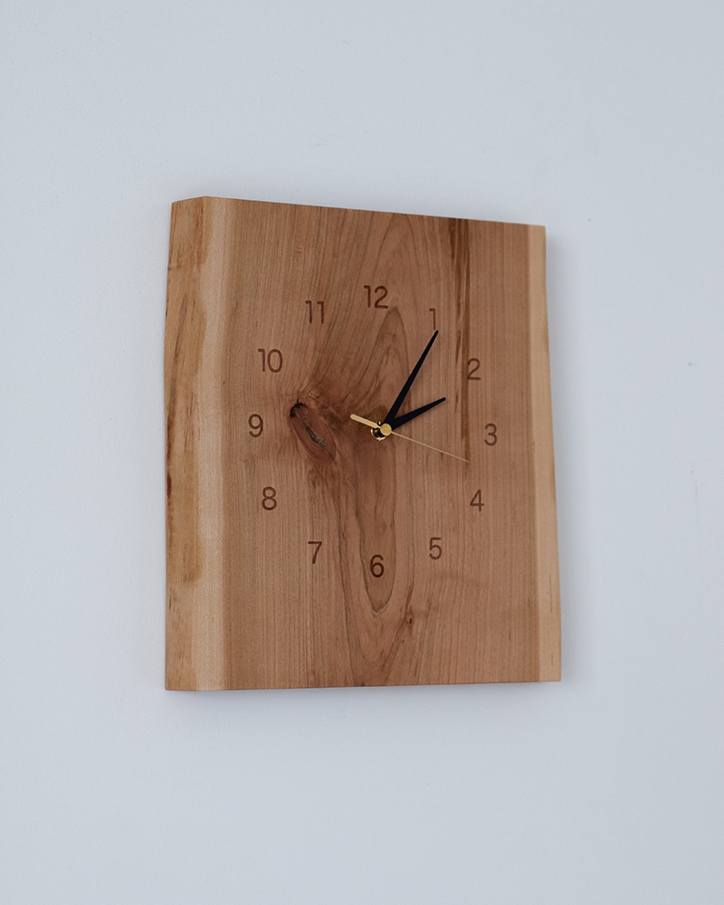 木の壁掛け時計 mimi 山桜/たて 270 | cocochi ｜ 家具と服と暮らしの