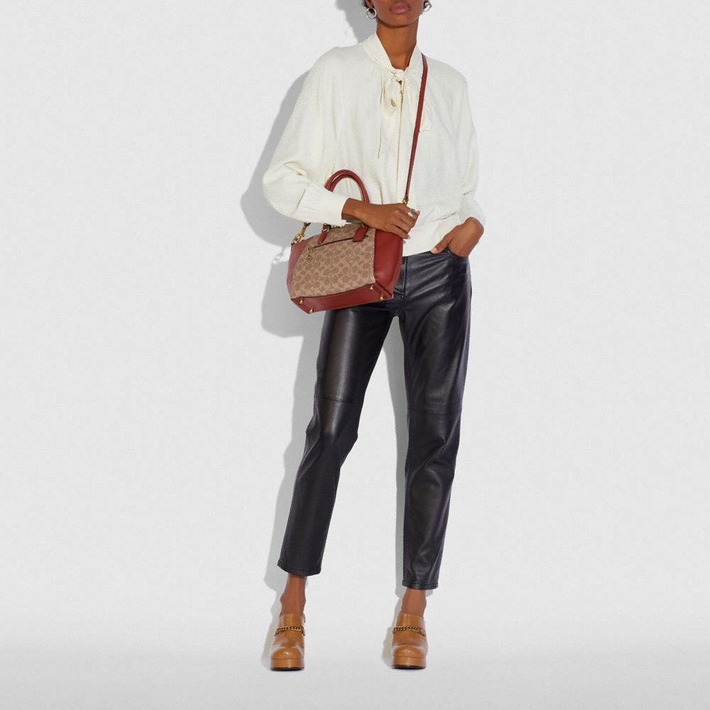 公式】COACH – コーチ | エリス サッチェル シグネチャー キャンバス