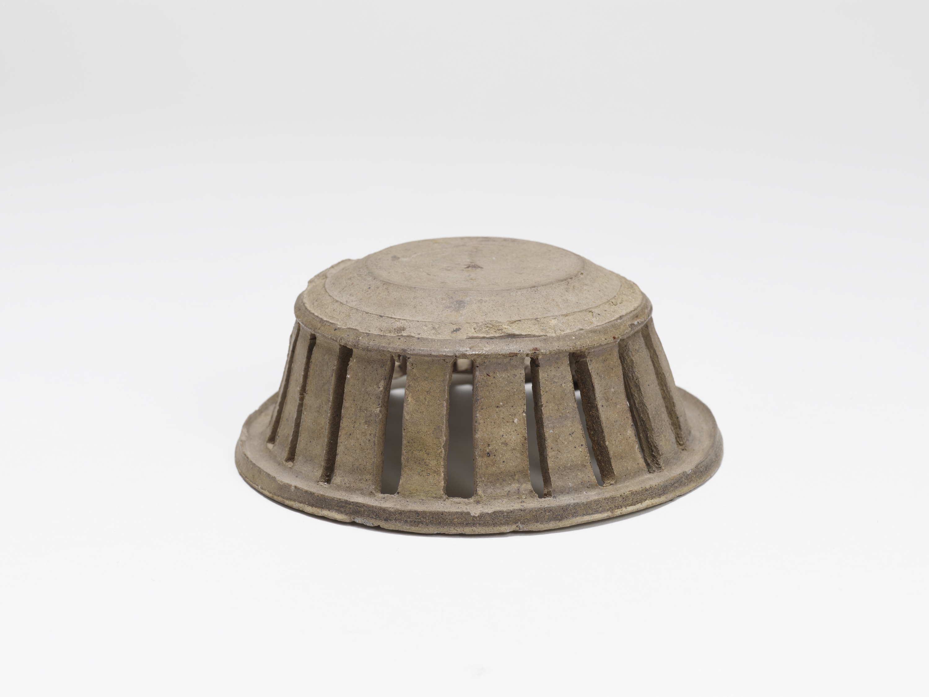 九州国立博物館 | 収蔵品データベース | 台付円面硯