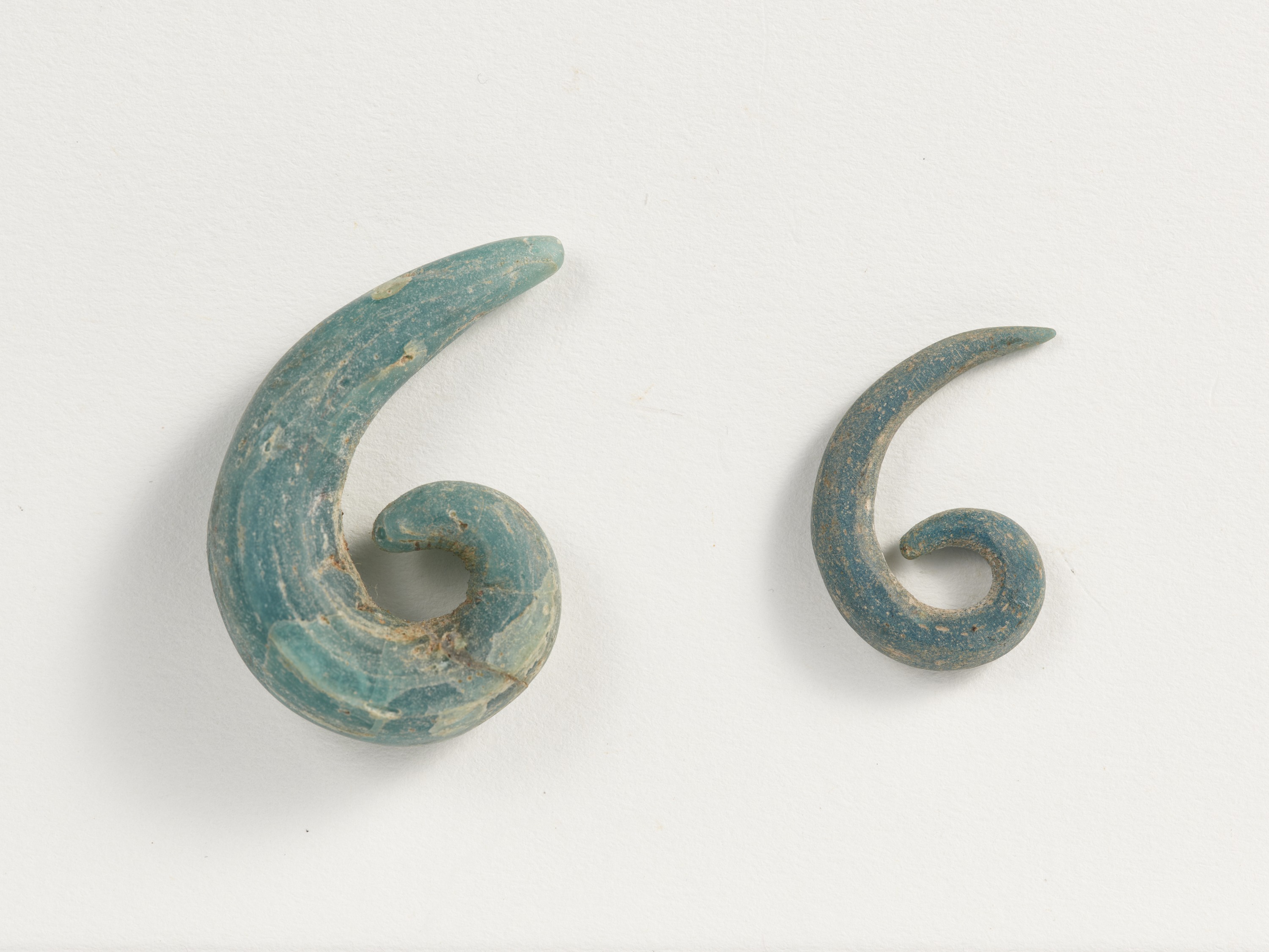 九州国立博物館 | 収蔵品データベース | 勾玉状ガラス