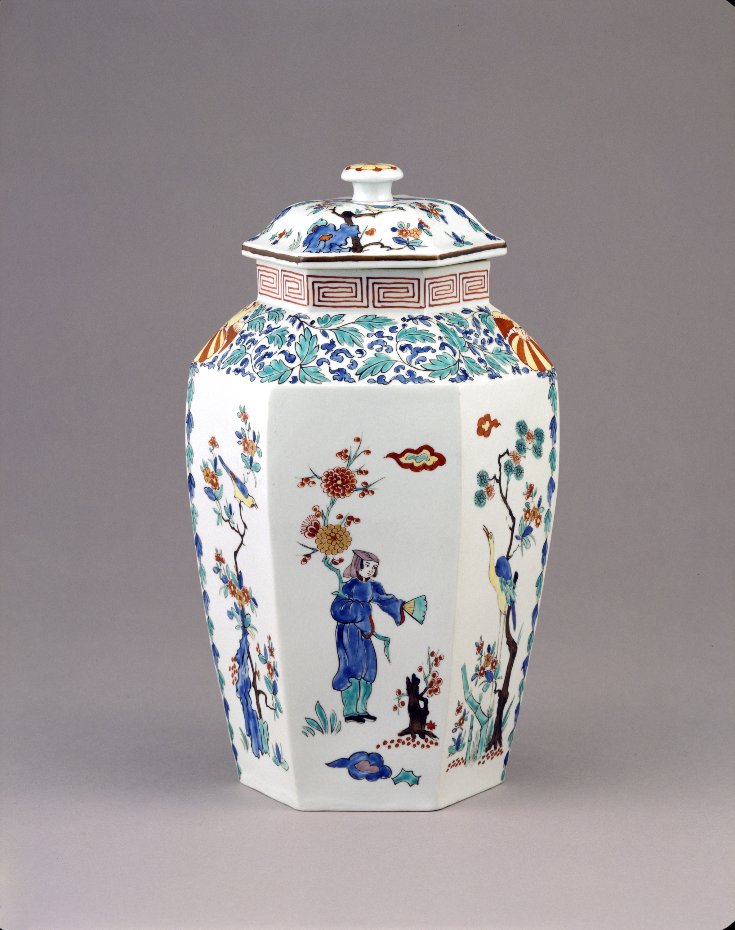 九州国立博物館 | 収蔵品データベース | 色絵人物花鳥文六角壺(柿右衛門写)