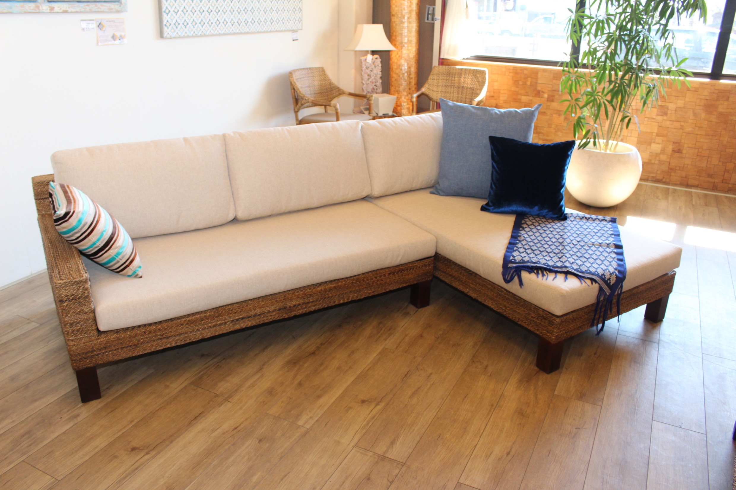 子育てファミリーにおすすめ！KAJAのバナナリーフソファ | 調布子育て