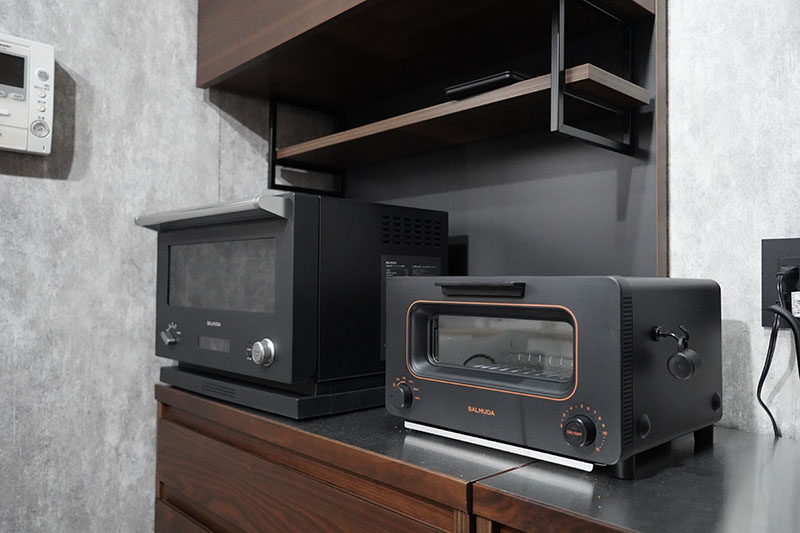 unico（ウニコ）の食器棚】ウォールナットの木の素材感がおしゃれな