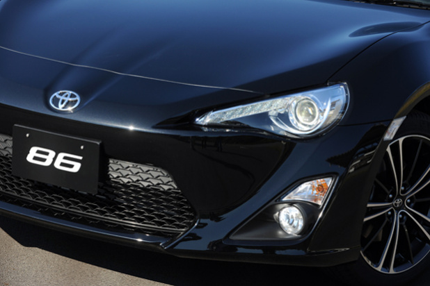 クリスタルブラックシリカ 画像｜トヨタ86の7色カラーバリエーションが