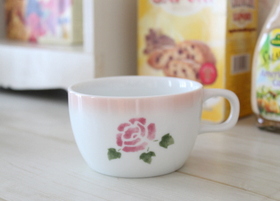 マニー ローズ 陶器 キッチン － フレンチカントリーのバラ柄、レース