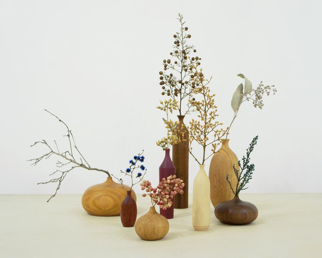 空間をきりりと引き締めてくれる、市川岳人さんの奥ゆかしい木工作品