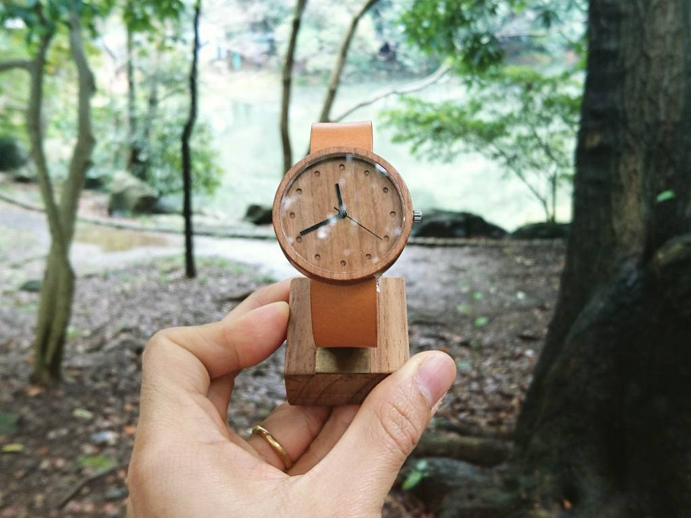 自然素材のシンプルな美しさ。時計盤に木を使った「NAKARI WATCH JP