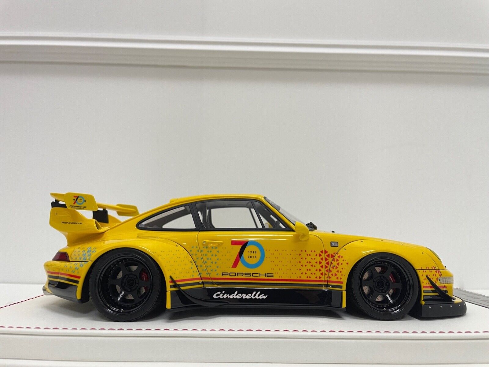Porsche 911 RWB (Yellow 70th Anniversary) [Davis & Giovanni] 1/18 scal
