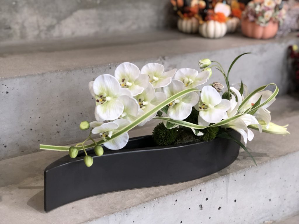 オーダー】卓上フラワーアレンジメントを承りました。 – 造花