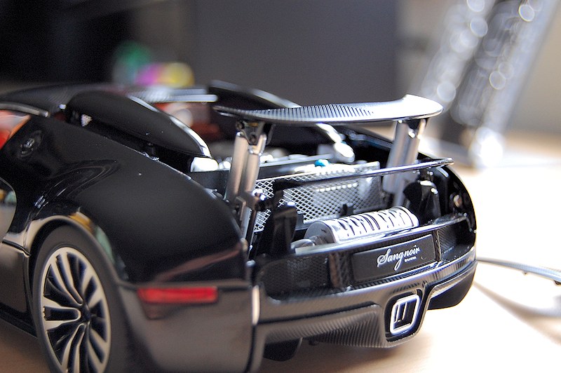 REVIEW: AUTOart Bugatti EB Veyron 16.4 Sang Noir • DiecastSociety.com