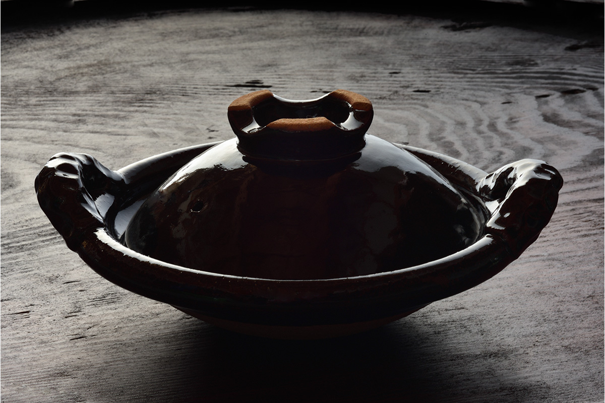 土楽の黒鍋」土鍋の上手な育て方【前編】 | Discover Japan