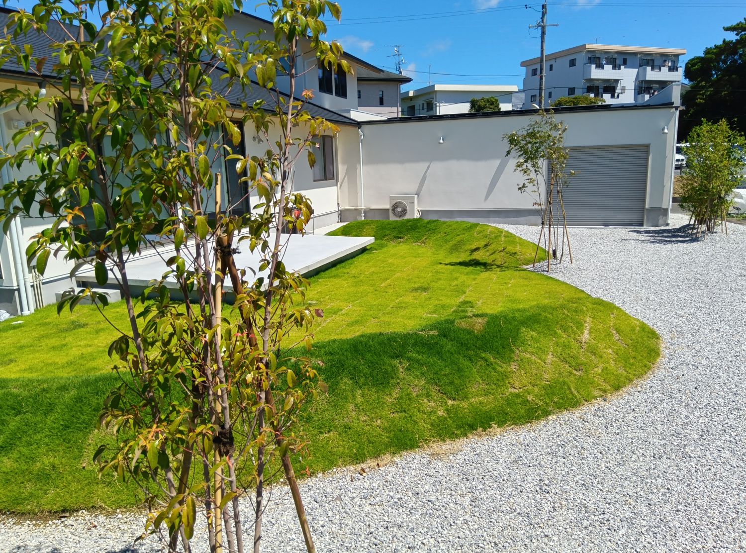 施工例】 眺望を活した芝生ガーデン ～浜松で自然を楽しむお庭なら都田