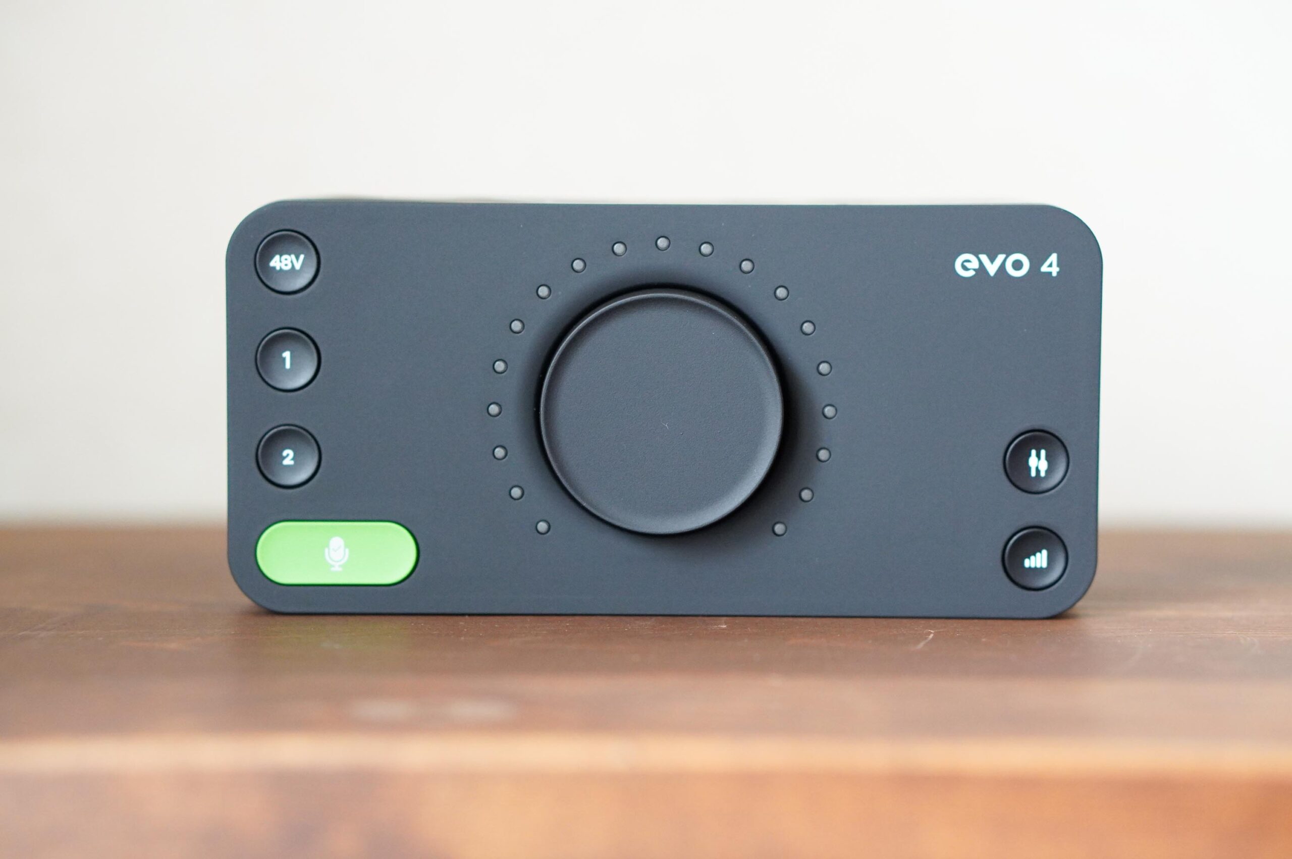 audient EVO 4のレビュー！勝手に音量調整してくれるのが便利すぎた