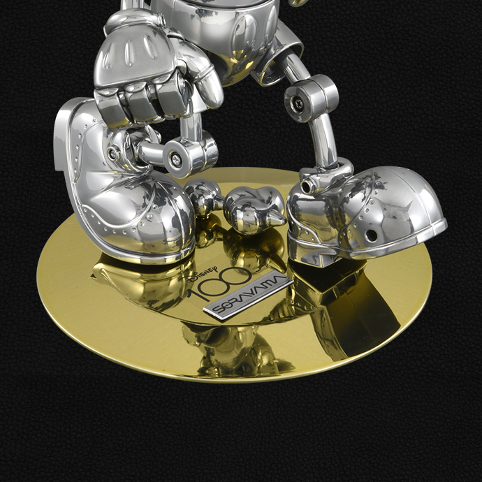 プラチナカラーをイメージしたミッキーのアクションフィギュア！タカラ